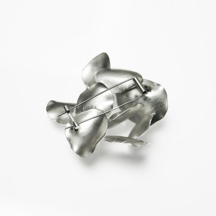 Shinta Nakajima, White Rose Brooch