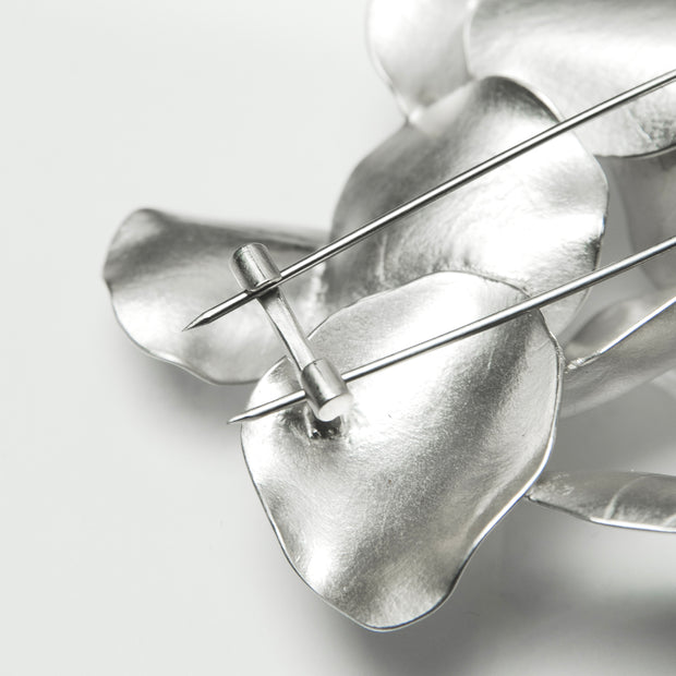 Shinta Nakajima, White Rose Brooch