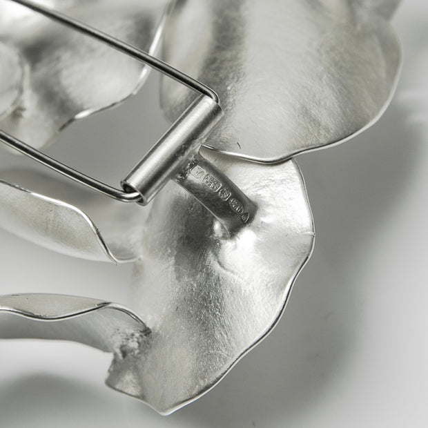 Shinta Nakajima, White Rose Brooch