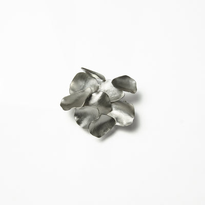 Shinta Nakajima, White Rose Brooch