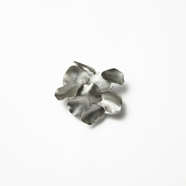 Shinta Nakajima, White Rose Brooch