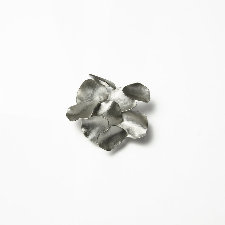 Shinta Nakajima, White Rose Brooch